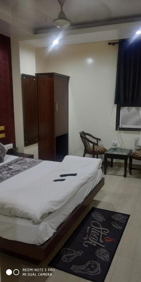 Adb Rooms Udhav Palace Nové Dillí Exteriér fotografie