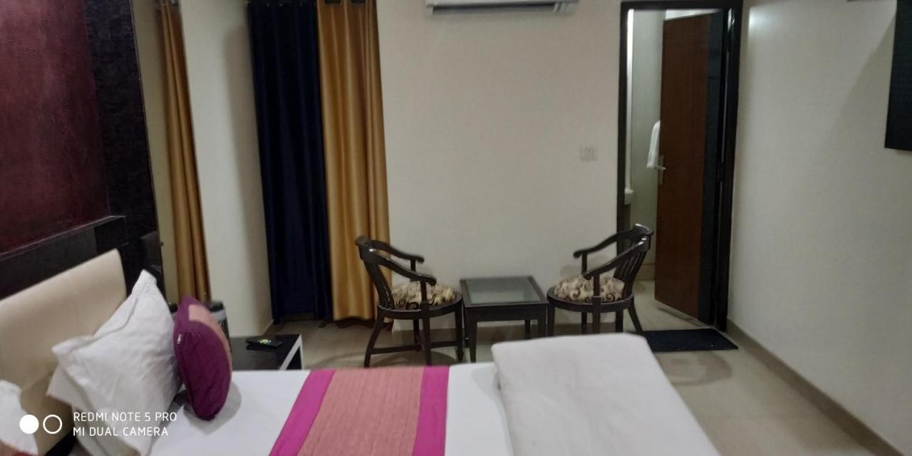 Adb Rooms Udhav Palace Nové Dillí Exteriér fotografie