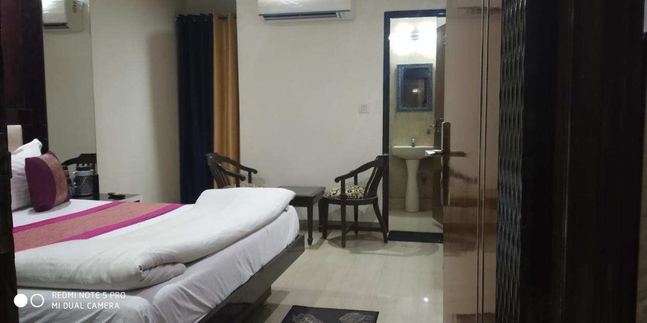 Adb Rooms Udhav Palace Nové Dillí Exteriér fotografie