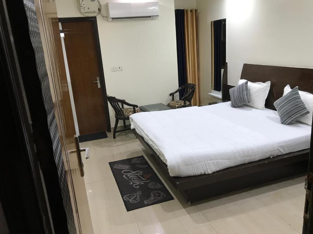 Adb Rooms Udhav Palace Nové Dillí Exteriér fotografie